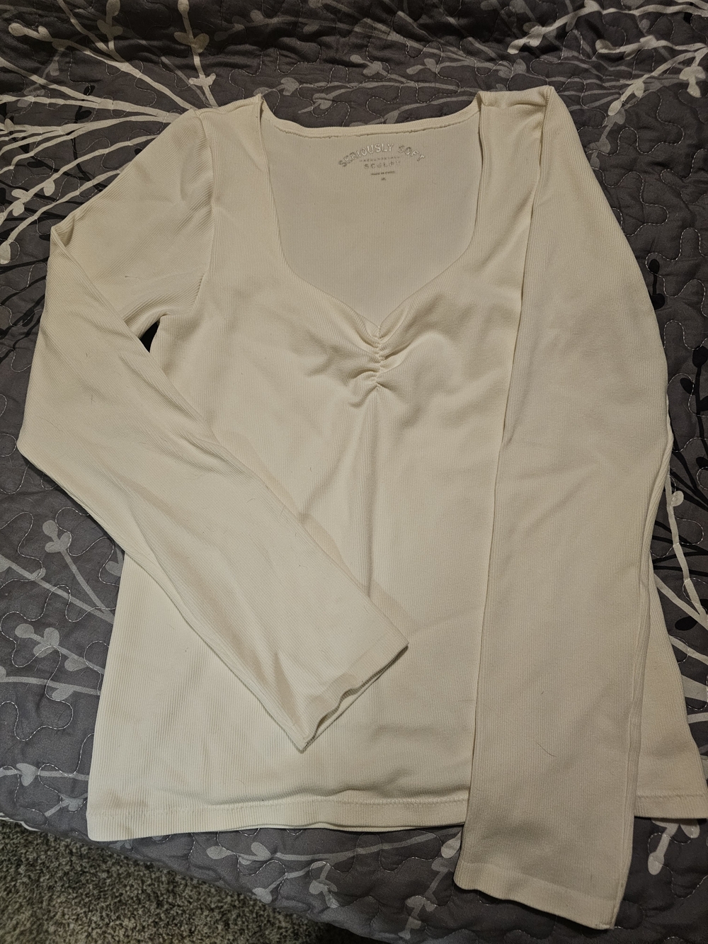 Aeropostale Cream Long-Sleeve V-Neck Ruched Top